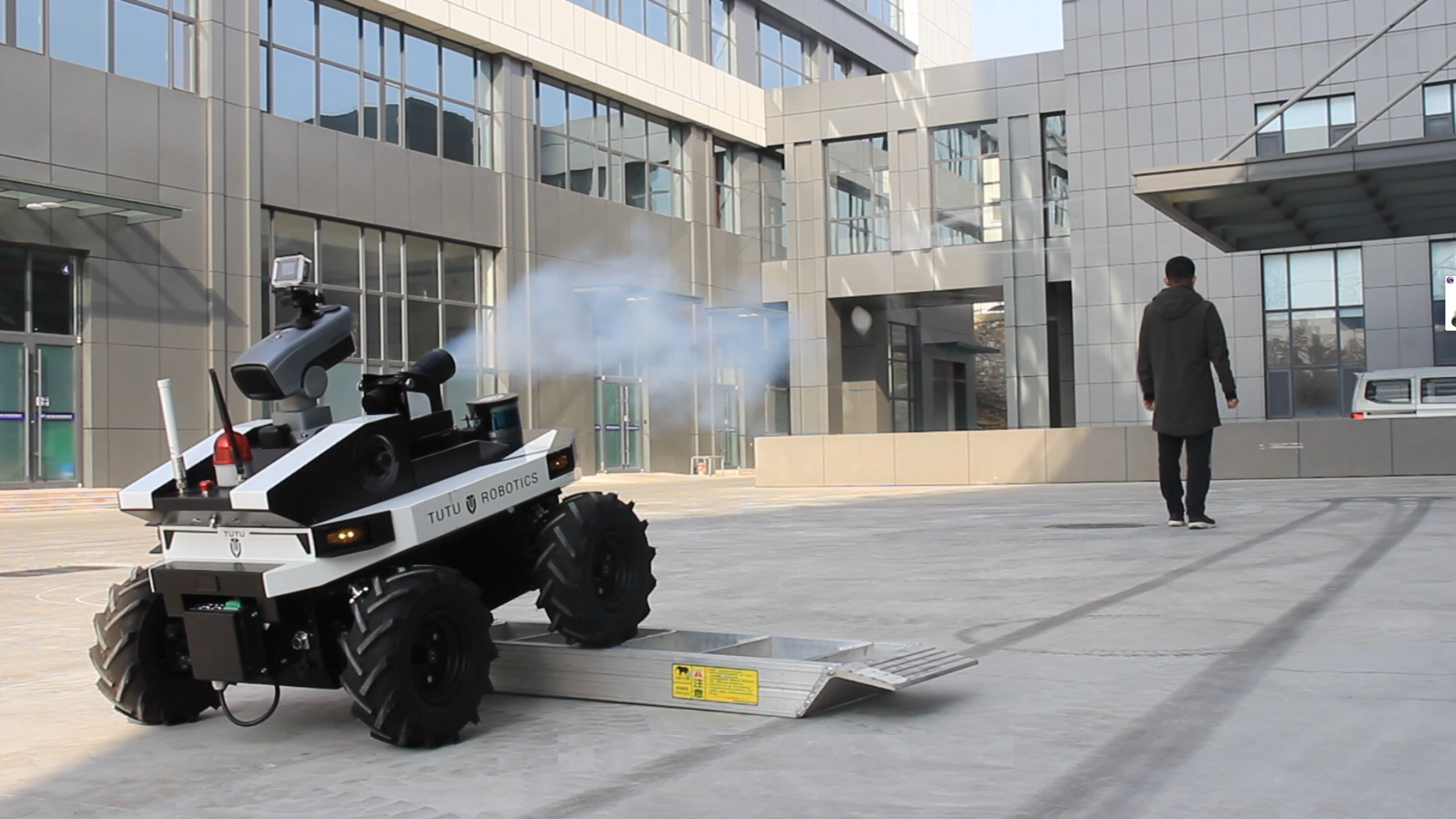 Robot de servicio de patrulla del sistema de seguridad al aire libre