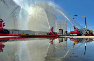 Robot de extinción de incendios a prueba de explosión confiable con control de largo alcance