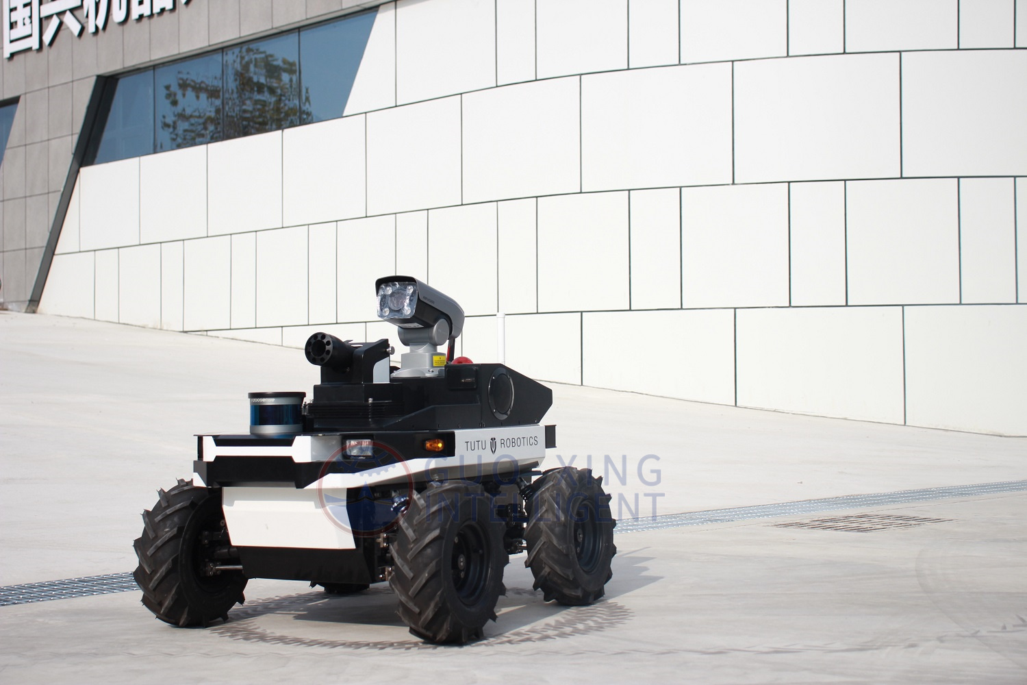 Robot de inspección de patrulla de seguridad UGV autocargable