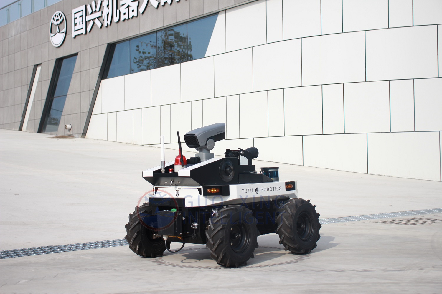 Robot de patrulla de seguridad con detección electrostática de inspección